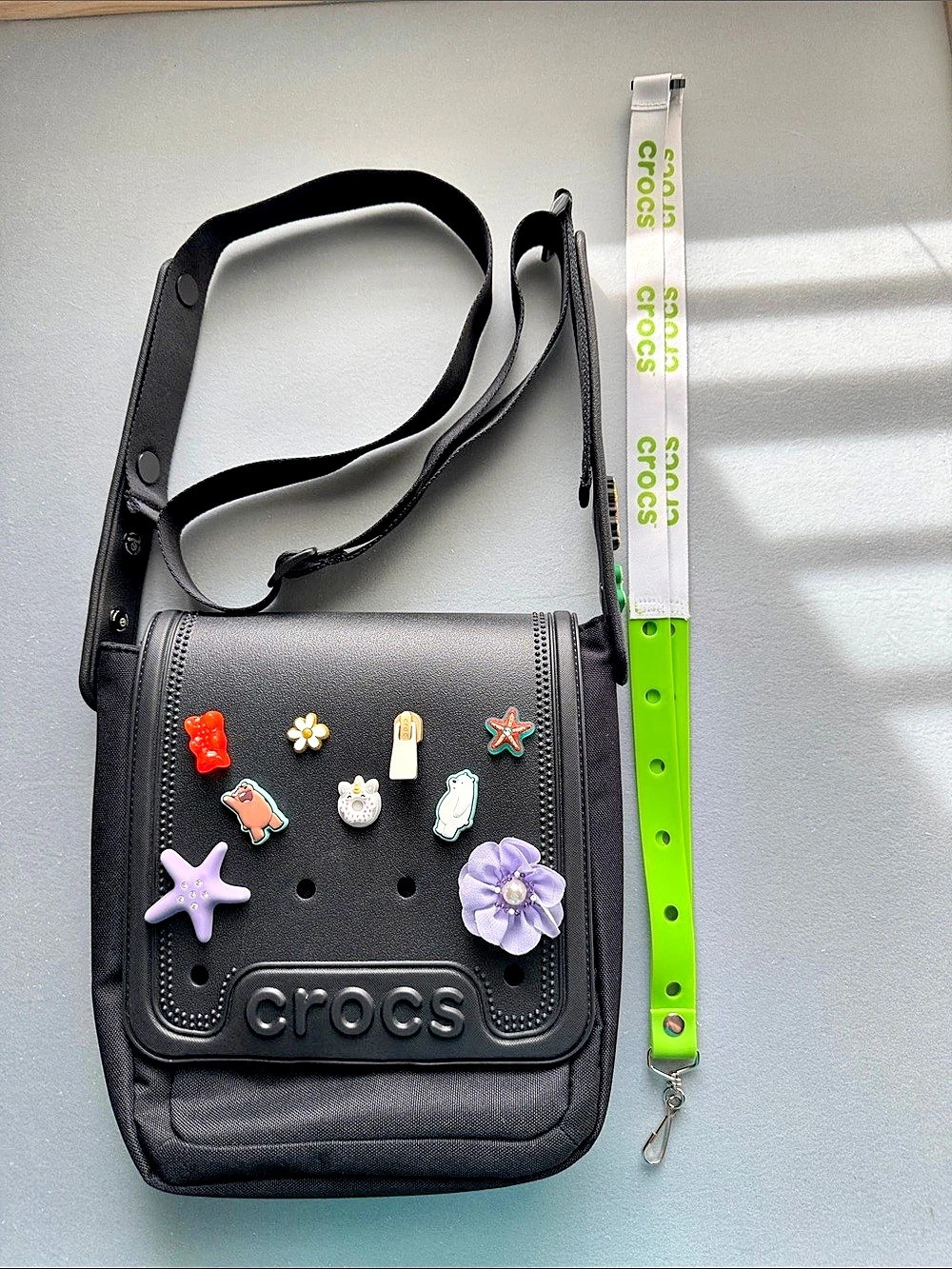 Crocs Classic Crossbody Bag Black & Green With Charms